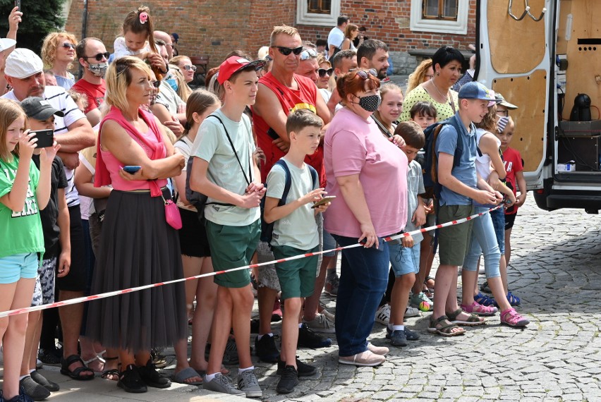 Czwarty dzień na planie "Ojca Mateusza" w Sandomierzu. Gorące narady księdza Żmigrodzkiego i aspiranta Nocula [ZDJĘCIA]