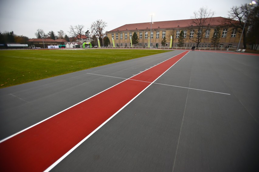 Odnowiony stadion lekkoatletyczny AWF Wrocław przy ul....