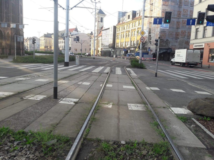 MPK Wrocław wyremontuje przejścia dla pieszych, które są...