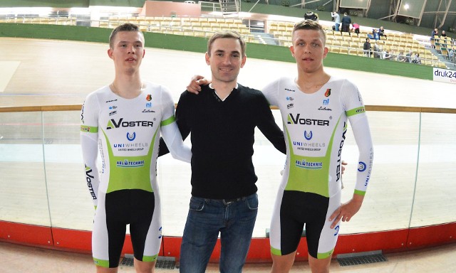 Ekipa Voster Uniwheels Team na Pucharze Polski w Pruszkowie, od lewej: Dawid Czubak, Mariusz Witecki, Szymon Krawczyk.
