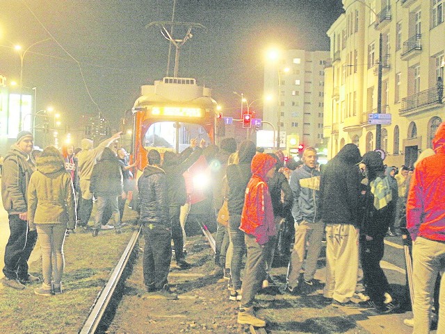 Wtorkowy protest szybko zamienił się w zamieszki. W centrum Sosnowca wstrzymany został ruch