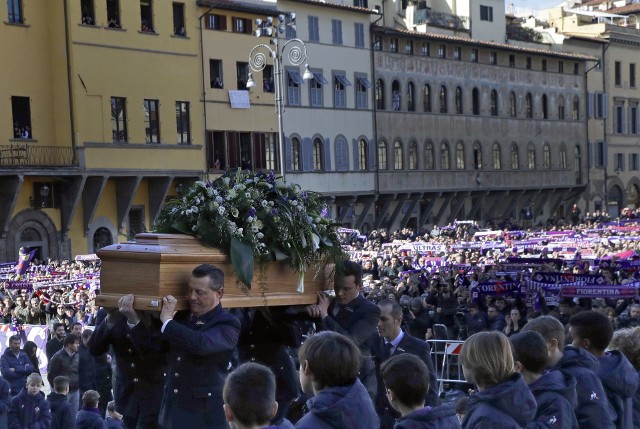 6000 osób pojawiło się na pogrzebie Astoriego. Florencja dosłownie utonęła we łzach.