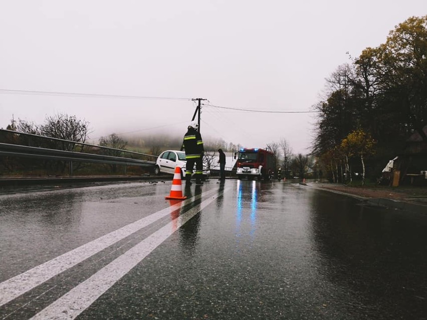 Wypadek w Nowym Rybiu. Dwa auta rozbite w zderzeniu [ZDJĘCIA]