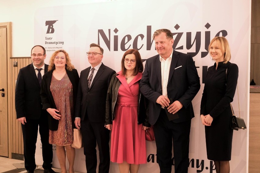 "Skąpiec" Moliera zaprezentowany przez Teatr Dramatyczny w Białymstoku. Premiera przyciągnęła tłumy ludzi. Kino "Ton" pękało w szwach