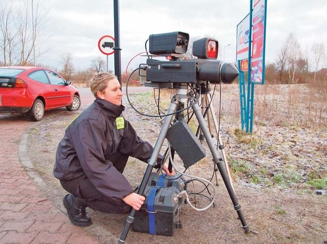 Fotoradar SM przy obwodnicy koło hali Elda. Policjanci chcieliby, aby strażnicy przenieśli się z nim kilkaset metrów dalej &#8211; koło straży pożarnej.