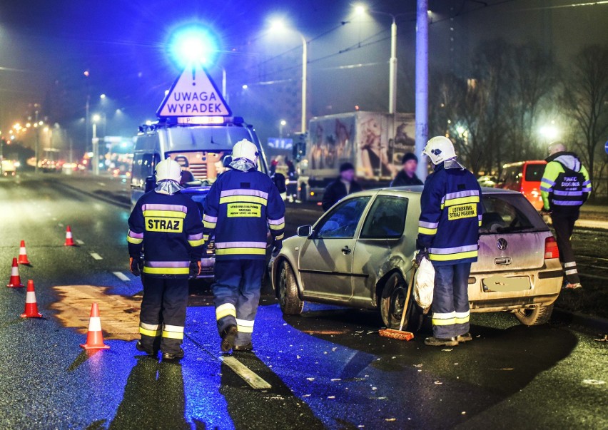 Wypadek w pobliżu Tesco. Kobieta w ciąży trafiła do szpitala [zdjęcia]