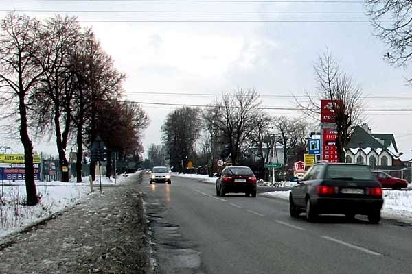 W miejscu, gdzie z drogą Mielec - Dębica krzyżuje się droga do Przecławia (na zdjęciu po prawej stronie) i do Tuszymy (po lewej stronie), powstanie rondo.