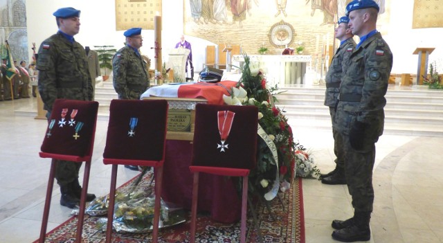 Pogrzeb Mariana Palmąki odbył się w czwartek w Busku-Zdroju, według ceremoniału wojskowego.