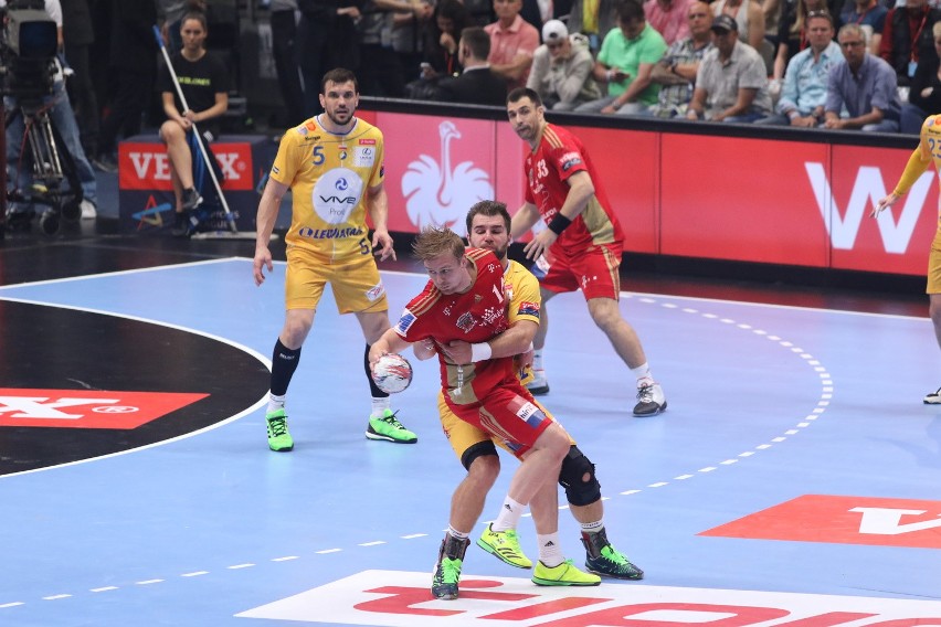 Vive Tauron Kielce po horrorze wygrał z Veszprem i zwyciężył w Lidze Mistrzów