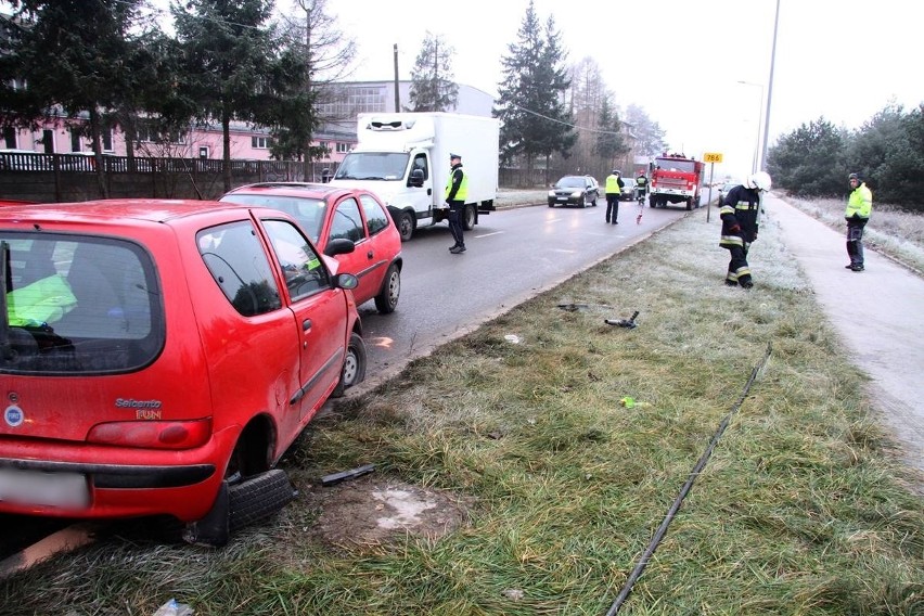 Wypadek przy wyprzedzaniu w Górkach Szczukowskich. Dwie osoby zostały przetransportowane do szpitala