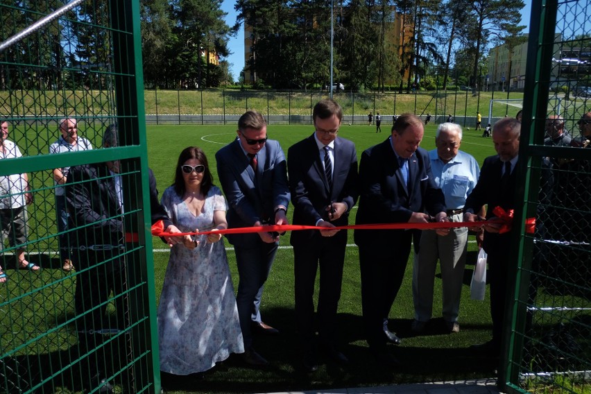 Nowe boisko w Czarnej Białostockiej otwarte. Młodzi piłkarze mogą już z niego korzystać (zdjęcia)