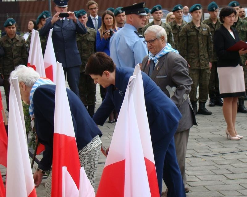 Oświęcim. 78. rocznica pierwszego transportu polskich więźniów do Auschwitz z udziałem przedstawicieli rządu [ZDJĘCIA]