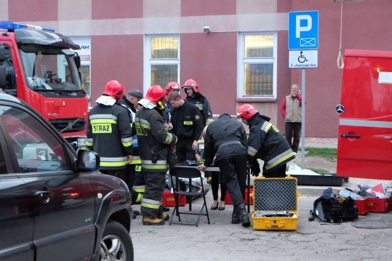 Ul. Pogodna: Biały proszek w Powiatowym Urzędzie Pracy (zdjęcia, wideo)