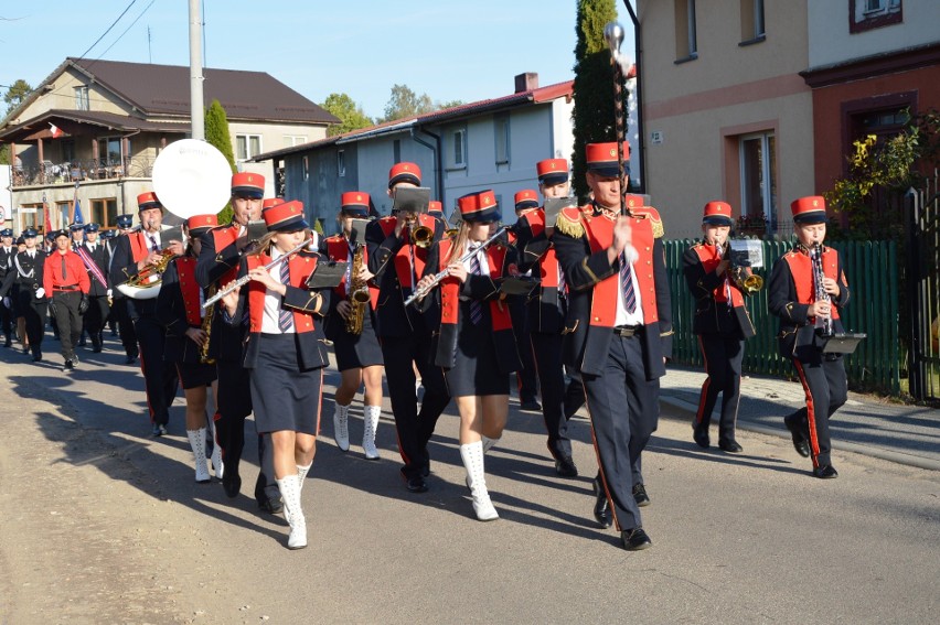 Strażacy z Czarnej Dabrówki ochotnicy mają swój sztandar