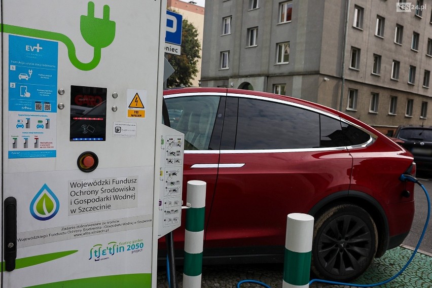 W Szczecinie ma być więcej ogólnodostępnych stacji ładowania aut elektrycznych i hybrydowych. Jest plan budowy. Znamy lokalizacje