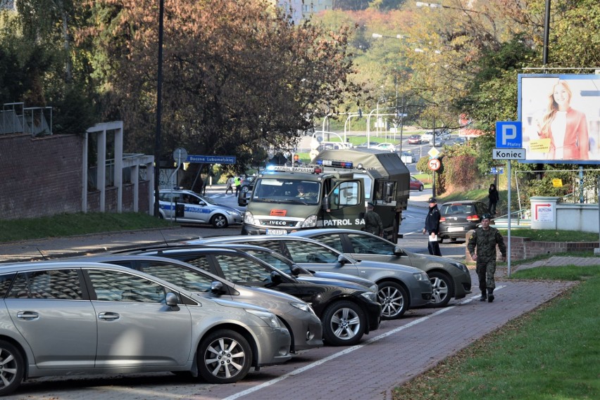 Ewakuacja mieszkańców budynku przy ul. Lubomelskiej 5 w Lublinie. Pod podłogą znaleziono pocisk