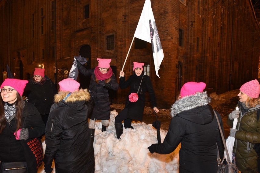 Na Rynku Staromiejskim w Toruniu odbył się protest kobiet,...