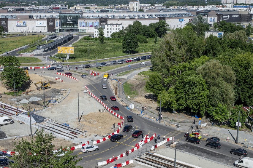 Koniec przebudowy ronda Rataje zaplanowano na marzec 2022 r....