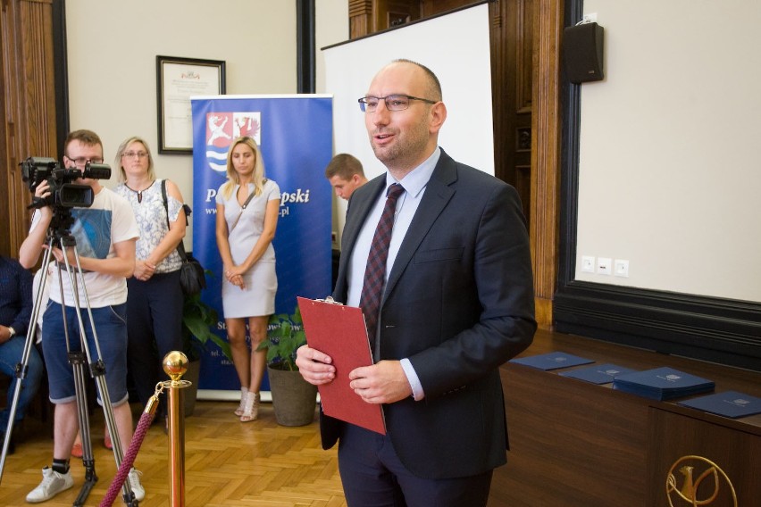 W słupskim starostwie wręczono nagrody (wideo, zdjęcia)