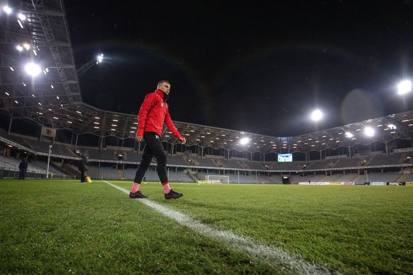 Korona Kielce pokonała Resovię 1:0 w meczu Fortuna 1 Ligi. Zwycięską bramkę zdobył Emile Thiakane [ZDJĘCIA]