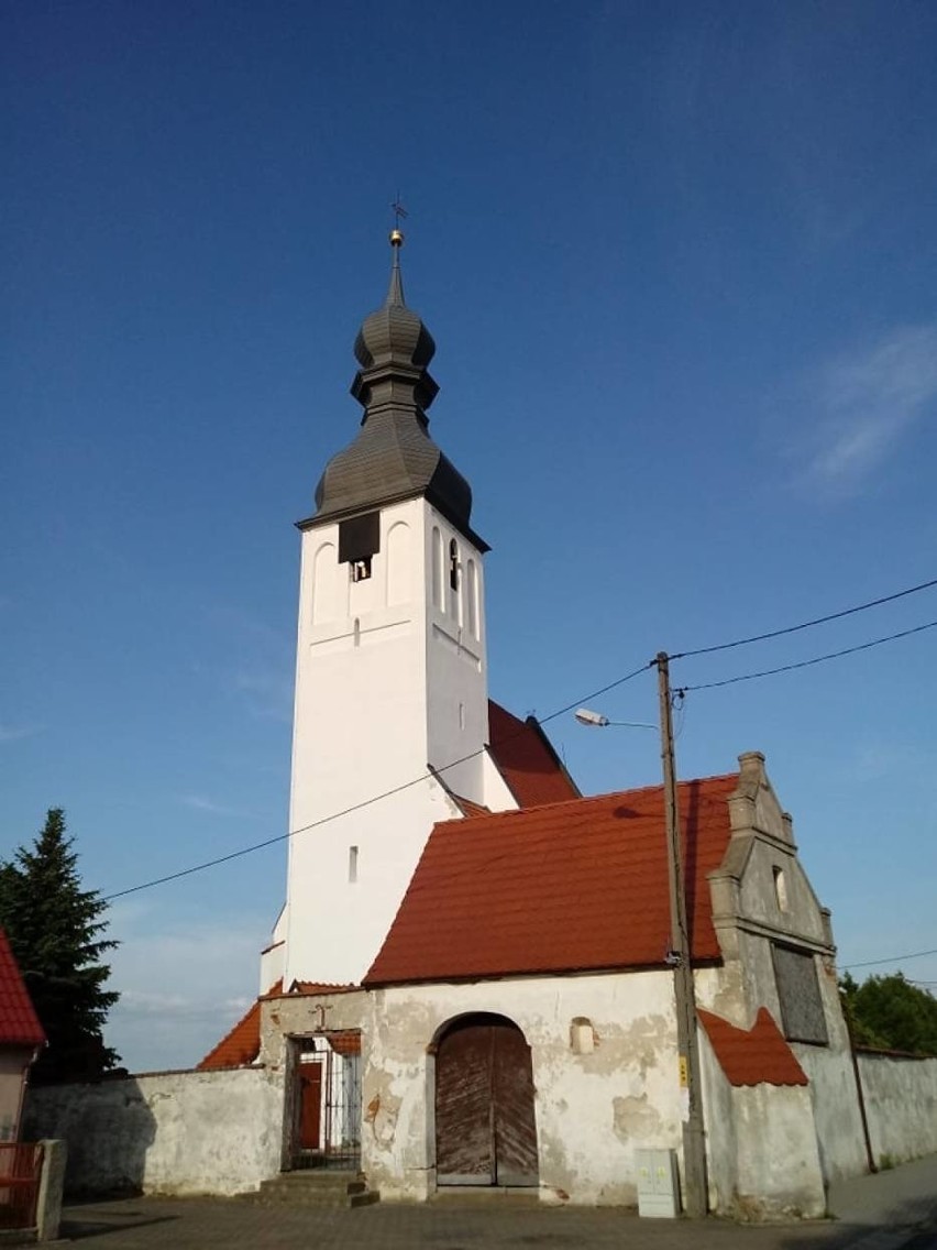 Budynek parafii i kościoła w Kwielicach pod Głogowem