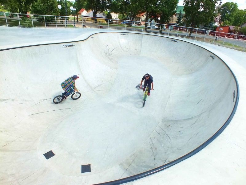 Takiego skateparku z głębokim torem do jazdy wyczynowej nie...