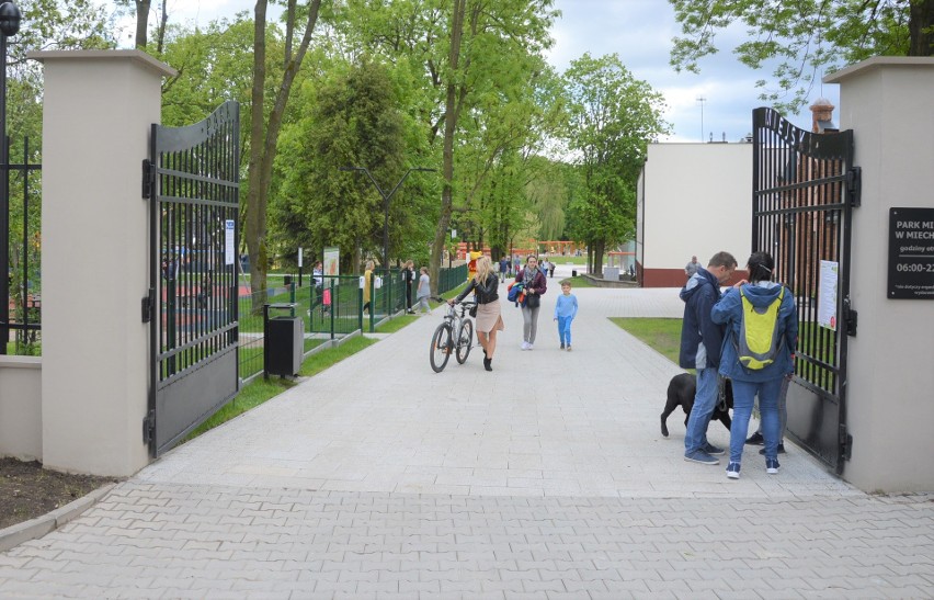 Miechów. W sobotę został udostępniony mieszkańcom park miejski po rewitalizacji [ZDJĘCIA]