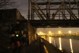 Wrocław: Mężczyzna wpadł pod pociąg na moście kolejowym. Nie żyje