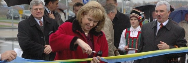 Agnieszka Mieczkowska podczas oddawania do użytku ostrołęckiej obwodnicy (2006 rok)