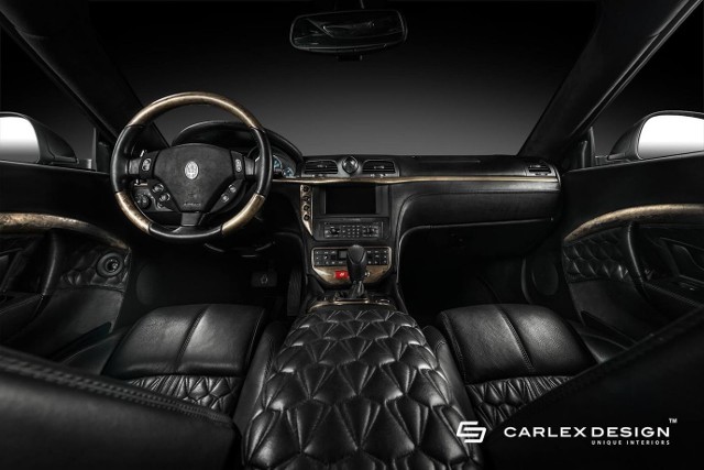 Maserati GranTurismoSkóra, drewno oraz aluminium. To głównie te materiały dominują we wnętrzu włoskiego pojazdu. Fot. Carlex Design