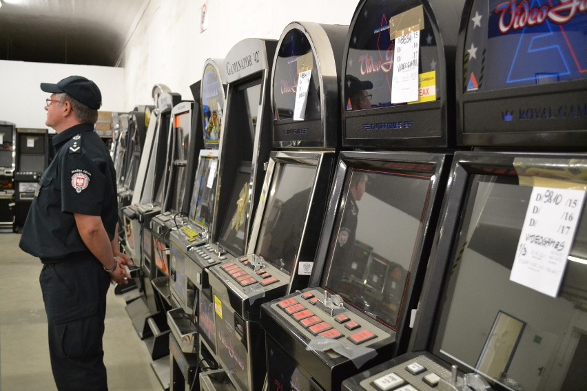 Izba Celna rekwiruje automaty do gier. I wygrywa wojnę z branżą hazardową 