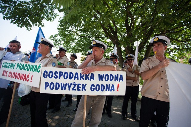 Protest na Odrze: Pracownicy RZGW chcą 800 zł podwyżki (ZDJĘCIA)
