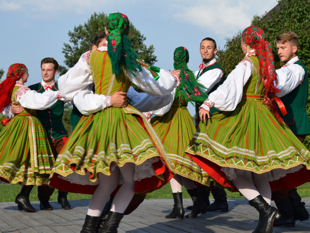 Kultura ludowa z dofinansowaniem od ministra - na tkaninę dwuosnowową i serię koncertów