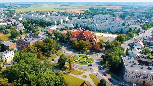 Znanym inowrocławianom zadaliśmy jedno krótkie pytanie: "Jaki będzie Inowrocław za 10 lat?" Oto, w jaki sposób poradzili sobie z tym zadaniem.Wypowiedzi na kolejnych zdjęciach >>>