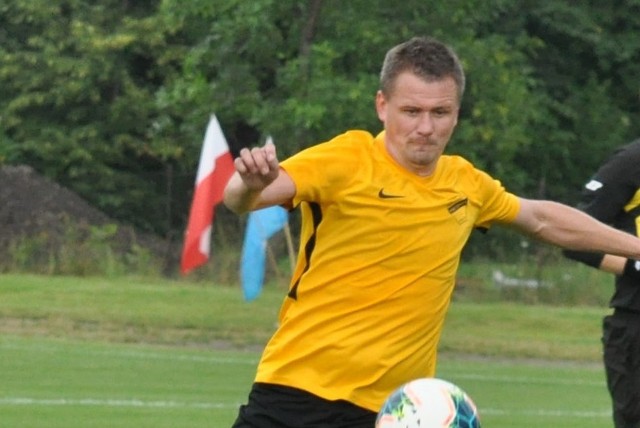 Dariusz Gawęcki jest środkowym pomocnikiem, w Wieczystej gra od połowy 2019 roku
