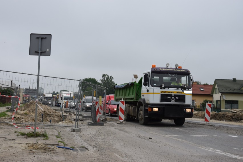 Tarnów. Od rana kierowcy stoją w olbrzymich korkach