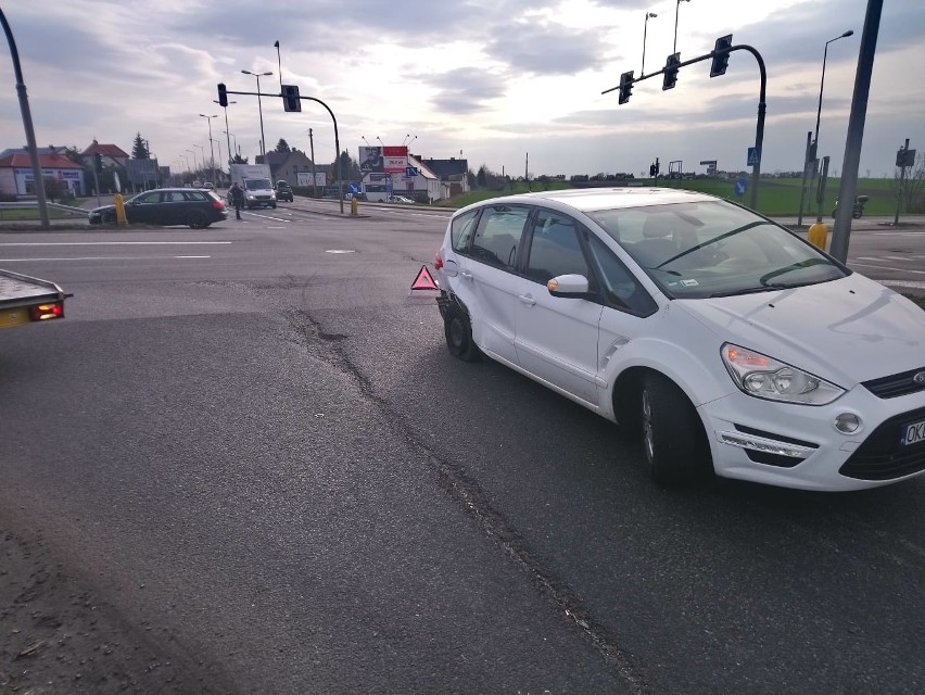 Zderzenie dwóch samochodów na obwodnicy północnej Opola.