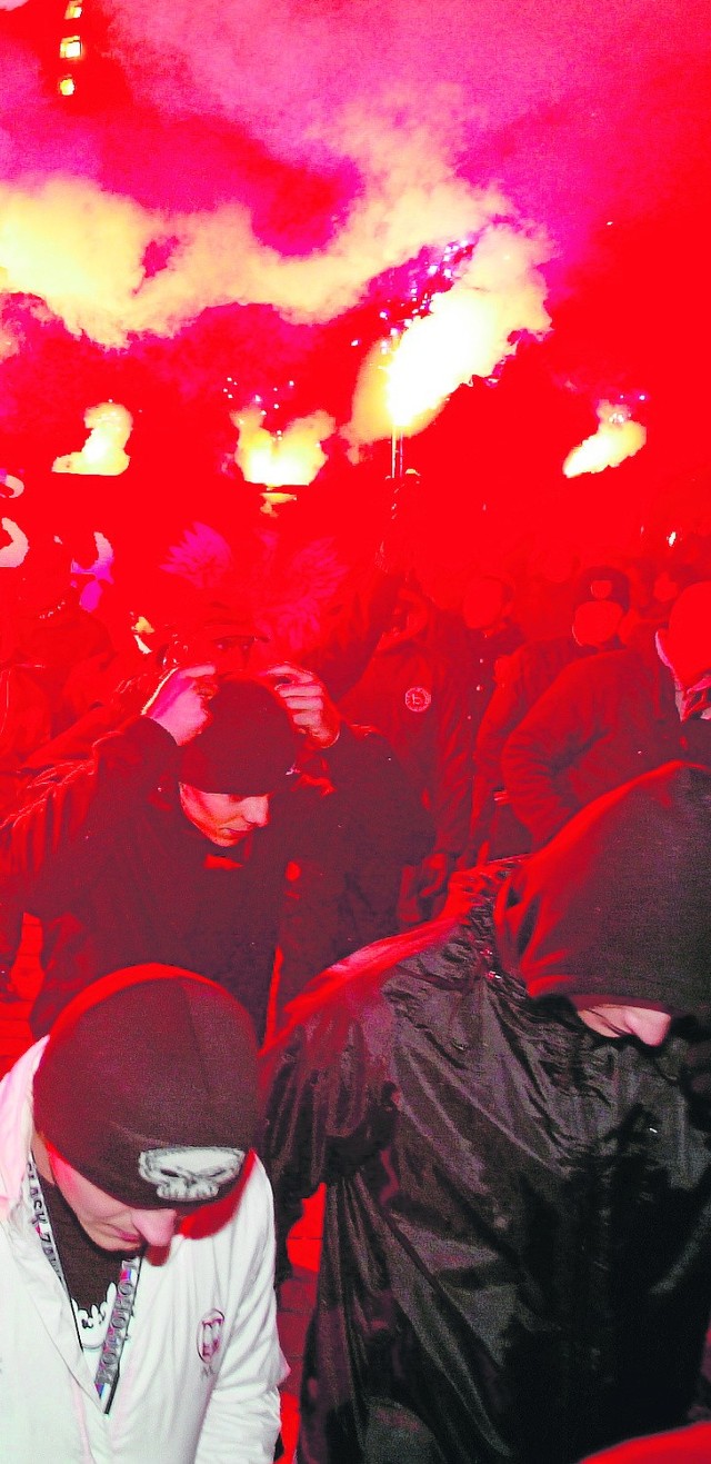 Ładunek pirotechniczny podłożony w Chorzowie przed derbami to niejedyny atak kiboli w ostatnich tygodniach