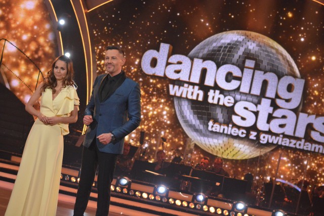 "Taniec z gwiazdami. Dancing with the Stars". Nowa, 8. edycja programu rusza w piątek (2 marca). Na parkiecie zobaczymy 11 par a zamiast Beaty Tyszkiewicz w jury zasiądzie nowa jurorka - Ola Jordan.