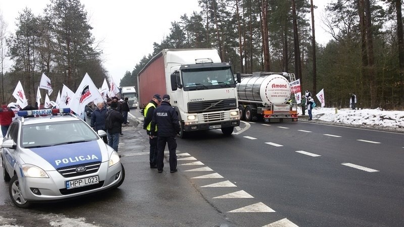 Strajk na Śląsku: Górnicy zablokowali drogi DK1 w...