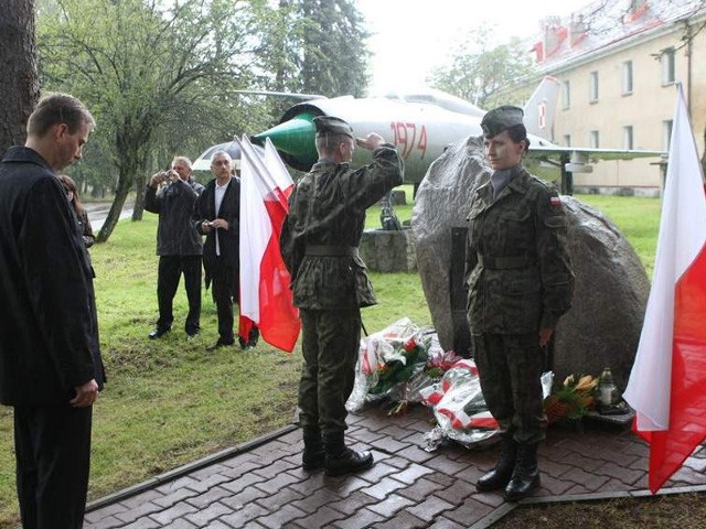 W 60. rocznicę powstania 28. SPLM w szkole w Redzikowie otwarto izbę pamięci pułku. Po latach spotkali się służący pod Słupskiem lotnicy.