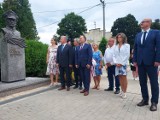 W Garbowie stanął pomnik generała Józefa Dowbor-Muśnickiego. Piękna uroczystość z udziałem mieszkańców i gości [DUŻO ZDJĘĆ]