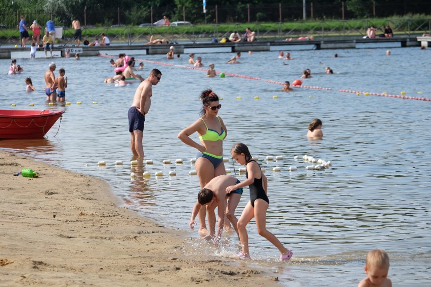 Plaża Dojlidy ponownie oblegana. Kąpiele, opalanie,...