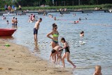 Plaża Dojlidy ponownie oblegana. Kąpiele, opalanie, siatkówka, piłka nożna i wakepark (zdjęcia)