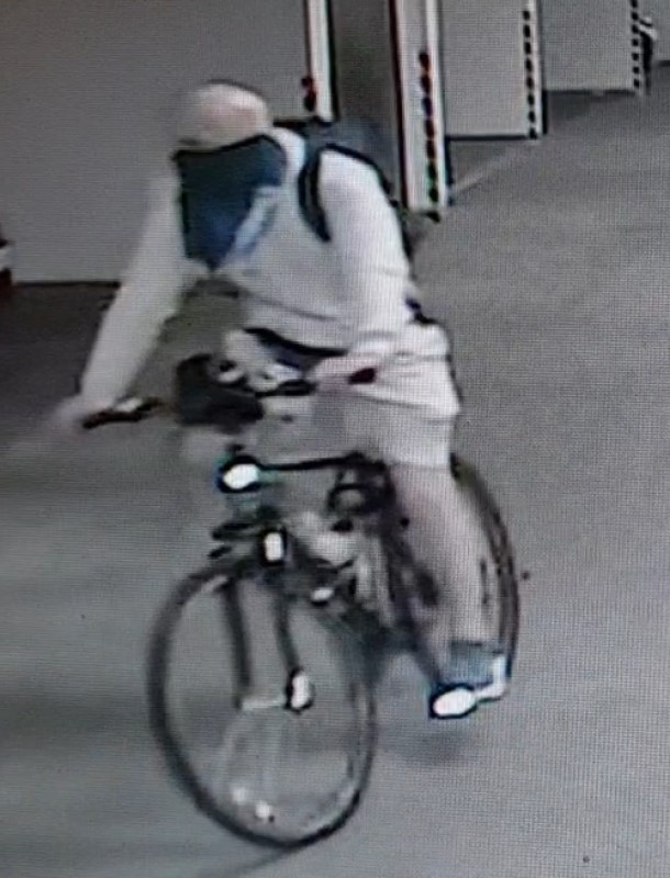 Gdynia Redłowo. Ukradł rower i odjechał. Trwają poszukiwania policji. Rozpoznajesz tego mężczyznę? Zgłoś to!