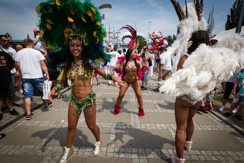 Huczna parada na zakończenie Dni Morza i Samba Port Festival [ZDJĘCIA]