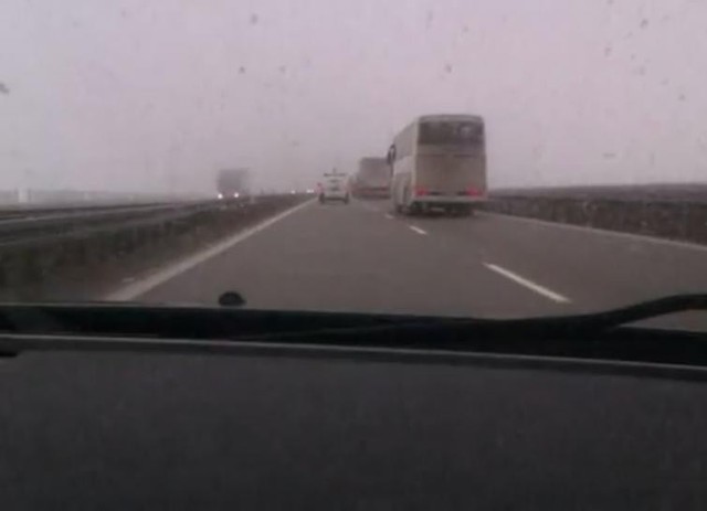 Radiowóz ITD znacznie przekracza dozwoloną prędkość na autostradzie A4