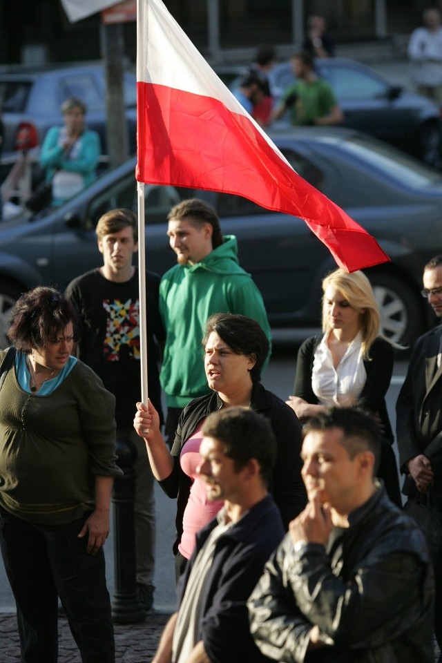 Demonstracja narodowców na placu Sejmu Śląskiego Katowice