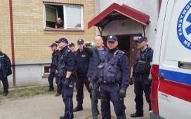 Interwencja policji na Barszczańskiej. Protesty mieszkańców...