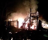 Nocny pożar budynku w gminie Sławno. W akcji 4 zastępy straży pożarnej [zdjęcia]